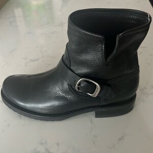 NEW FRYE Veronica Booties, Genuine Leather, Size 7.5, Never Worn, Black